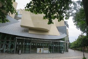 Cinémathèque Française car parks in Paris - Book at the best price