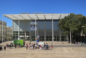 Parkeerplaatsen Museum voor moderne kunst in Nîmes - Boek tegen de beste prijs