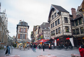 Parkeerplaatsen in het centrum van Troyes - Boek tegen de beste prijs