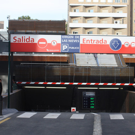Parking Publico Parkia La Caleta Cubierto En Granada Plaza De