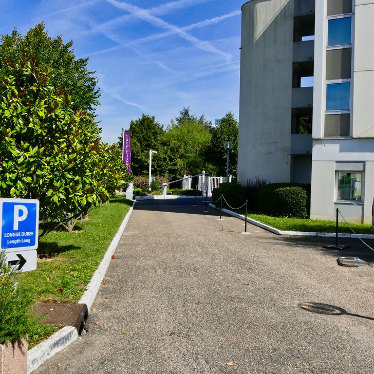 Parking Hôtel MERCURE PARIS ROISSY-CHARLES-DE-GAULLE (Extérieur) Roissy-en-France
