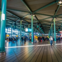 Parkeerplaats Station Schiphol Airport in Amsterdam : tarieven en abonnementen - Parkeren bij het station | Onepark