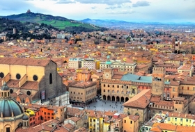 Parkeerplaatsen in Bologna - Boek tegen de beste prijs
