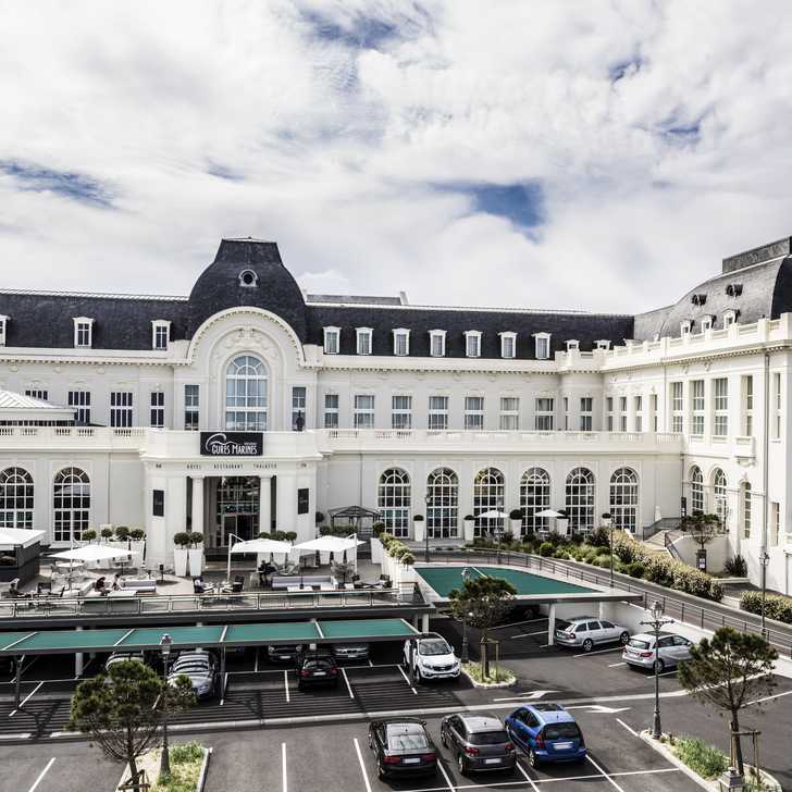Parking Hôtel CURES MARINES TROUVILLE HOTEL THALASSO & SPA MGALLERY (Extérieur) Trouville-sur-Mer