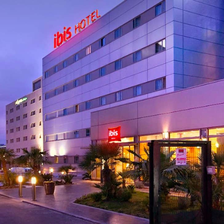 Parking Hotel IBIS VALENCIA BONAIRE AEROPUERTO (Exterior)