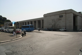 Parkings Gare de Rome Ostiense à Rome - Réservez au meilleur prix