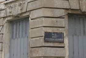 Parkings Rue des Petites Écuries à Paris - Réservez au meilleur prix