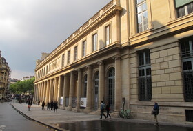 Parkings Rue de l'École de Médecine à Paris - Réservez au meilleur prix