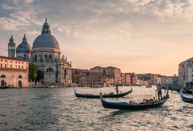 Parkeerplaatsen in Venezia - Boek tegen de beste prijs