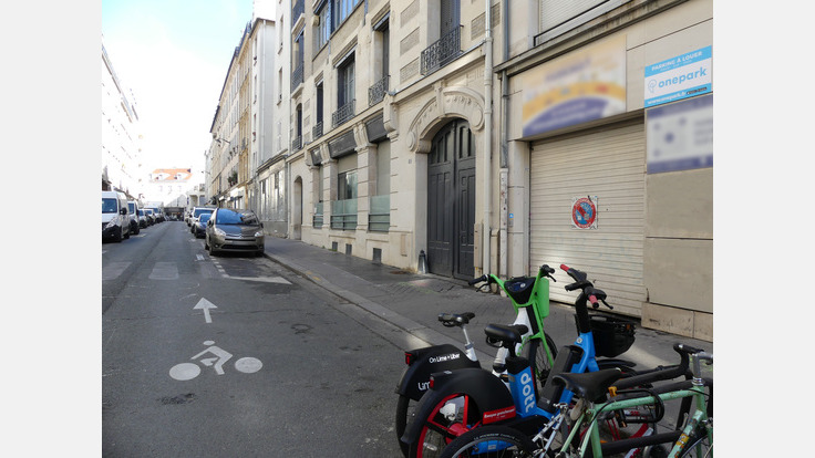 Parking côté rue Parking Immeuble 10 BIS RUE DE LA PIERRE LEVÉE (Couvert)