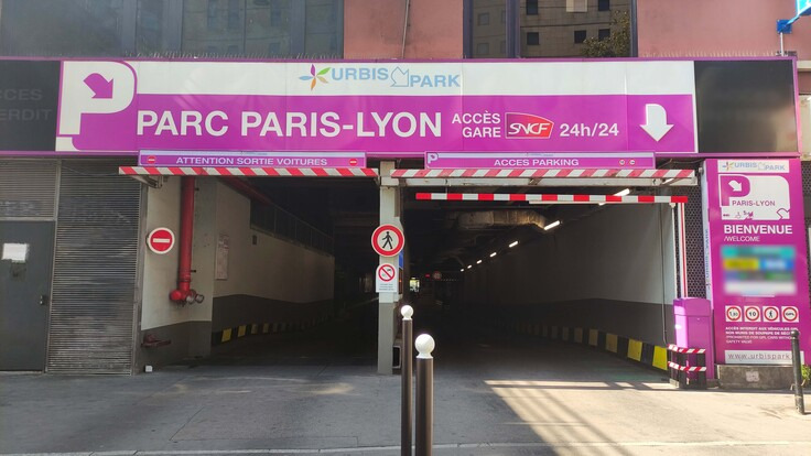 Entrée parking de face Parking Public VIOLET - PARC PARIS LYON (Couvert)