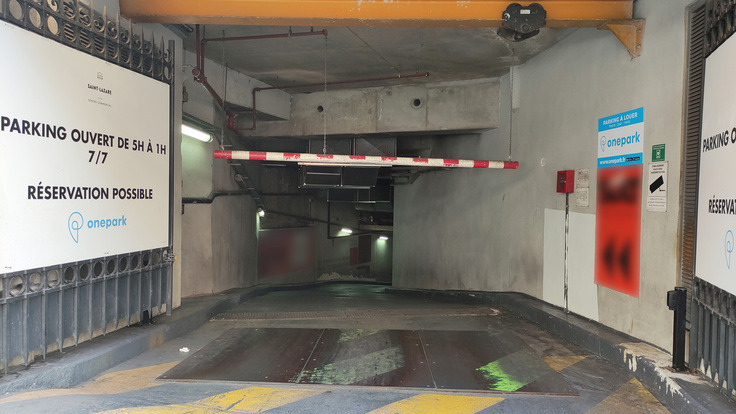 Entrée parking de face Parking Public CENTRE COMMERCIAL SAINT-LAZARE (Couvert)