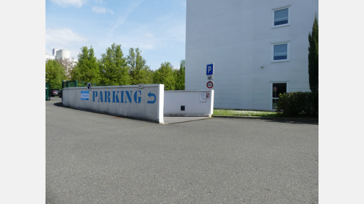 Entrée parking de face Parking Hôtel PARIS MARRIOTT CHARLES DE GAULLE AIRPORT HOTEL (Couvert)