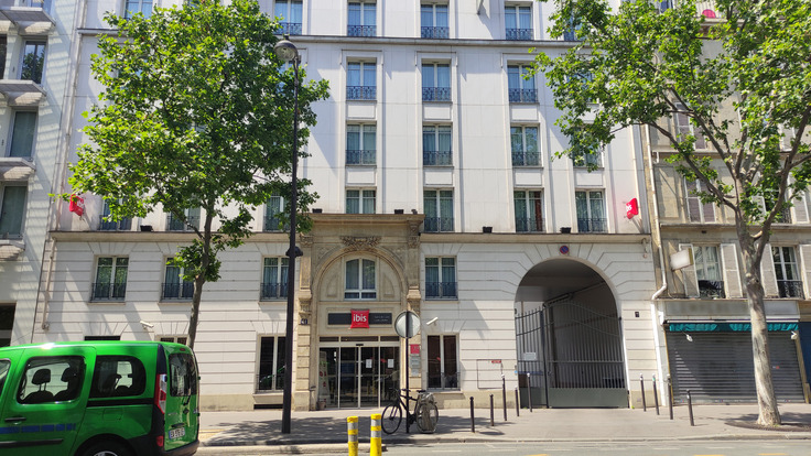 Devanture Parking Hôtel IBIS PARIS GARE DE LYON LEDRU ROLLIN 12ÈME (Couvert)