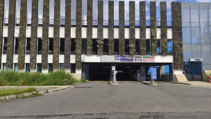 Entrée parking de face SAEMES PARC RELAIS VAL D'EUROPE - SERRIS - MONTÉVRAIN Public Car Park (Covered)