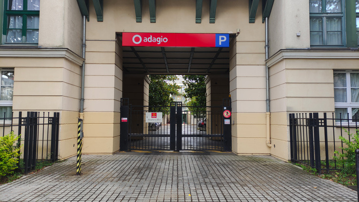 Entrée parking de face Parking Hôtel ADAGIO MARNE-LA-VALLÉE VAL D'EUROPE (Couvert)