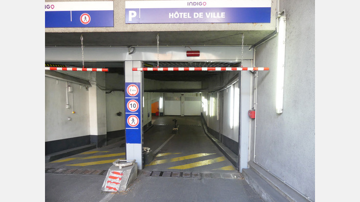 Entrée parking de face Parking Public INDIGO HÔTEL DE VILLE MALAKOFF (Couvert)
