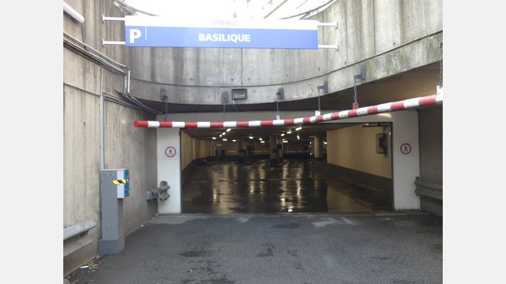 Entrée parking de face Parking Public INDIGO BASILIQUE (Couvert)